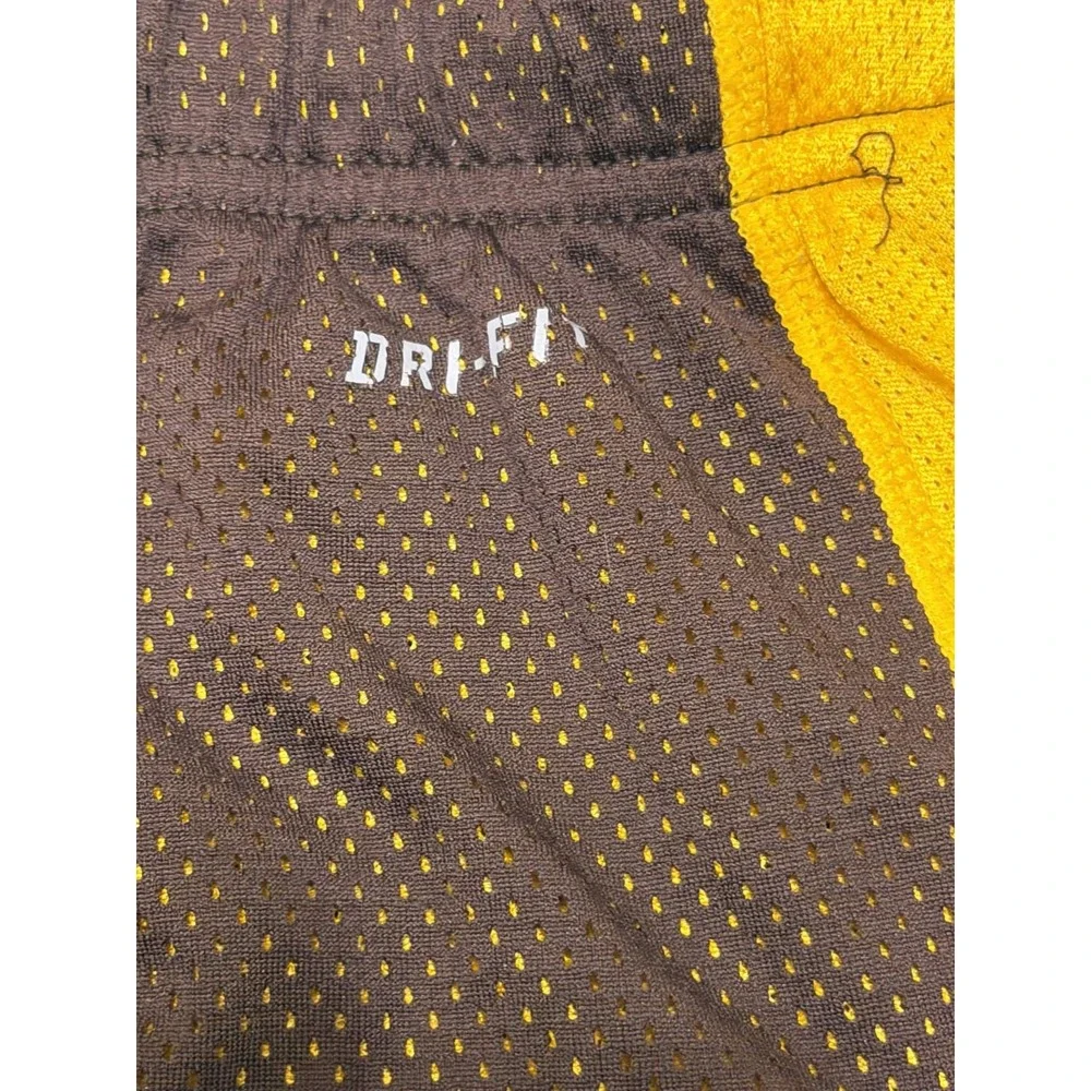 Nike Mens Wyoming Cowboys Shorts Size XXL Athletic Shorts Brown Dri-fit Solid